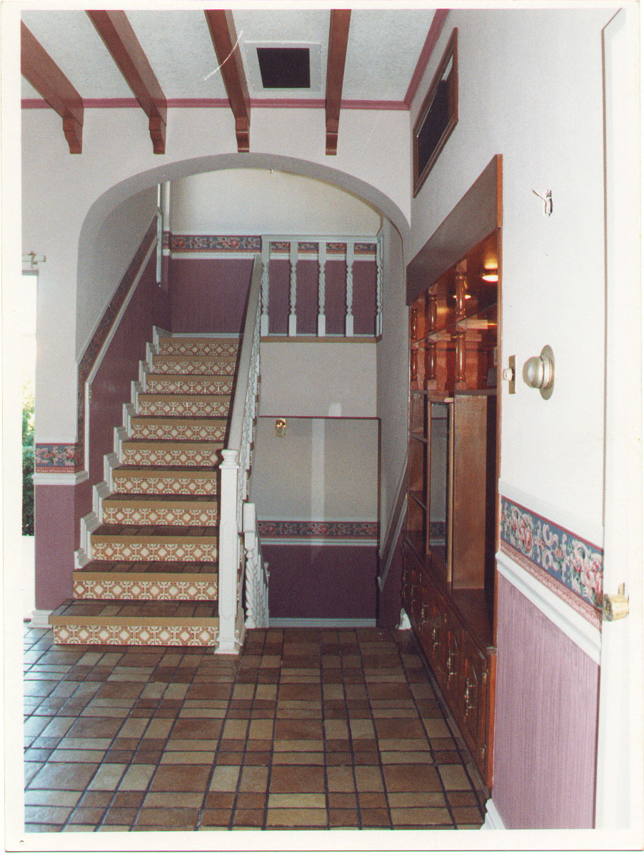 interior.jpg (273959 bytes)